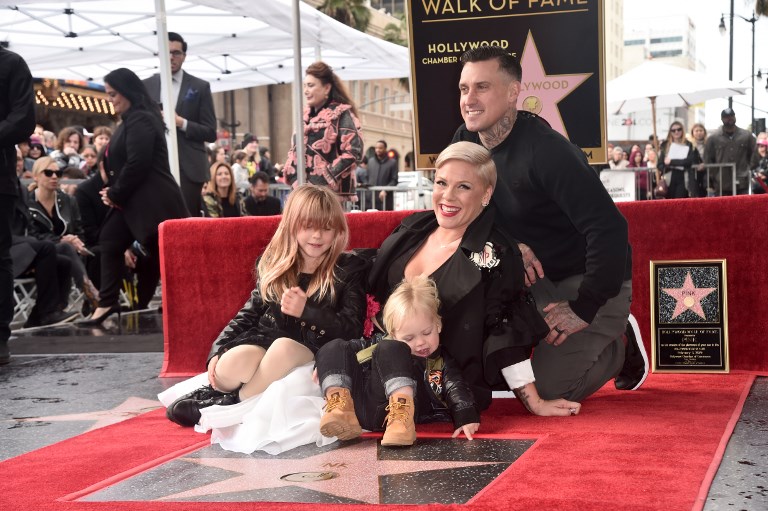 HOLLYWOOD STAR. Pink poses with husband Carey Hart and children Willow Hart and Jameson Hart at a ceremony honoring her with the 2,656th star on The Hollywood Walk of Fame on February 05, 2019 in Hollywood, California. Photo by Alberto E. Rodriguez/Getty Images/AFP  