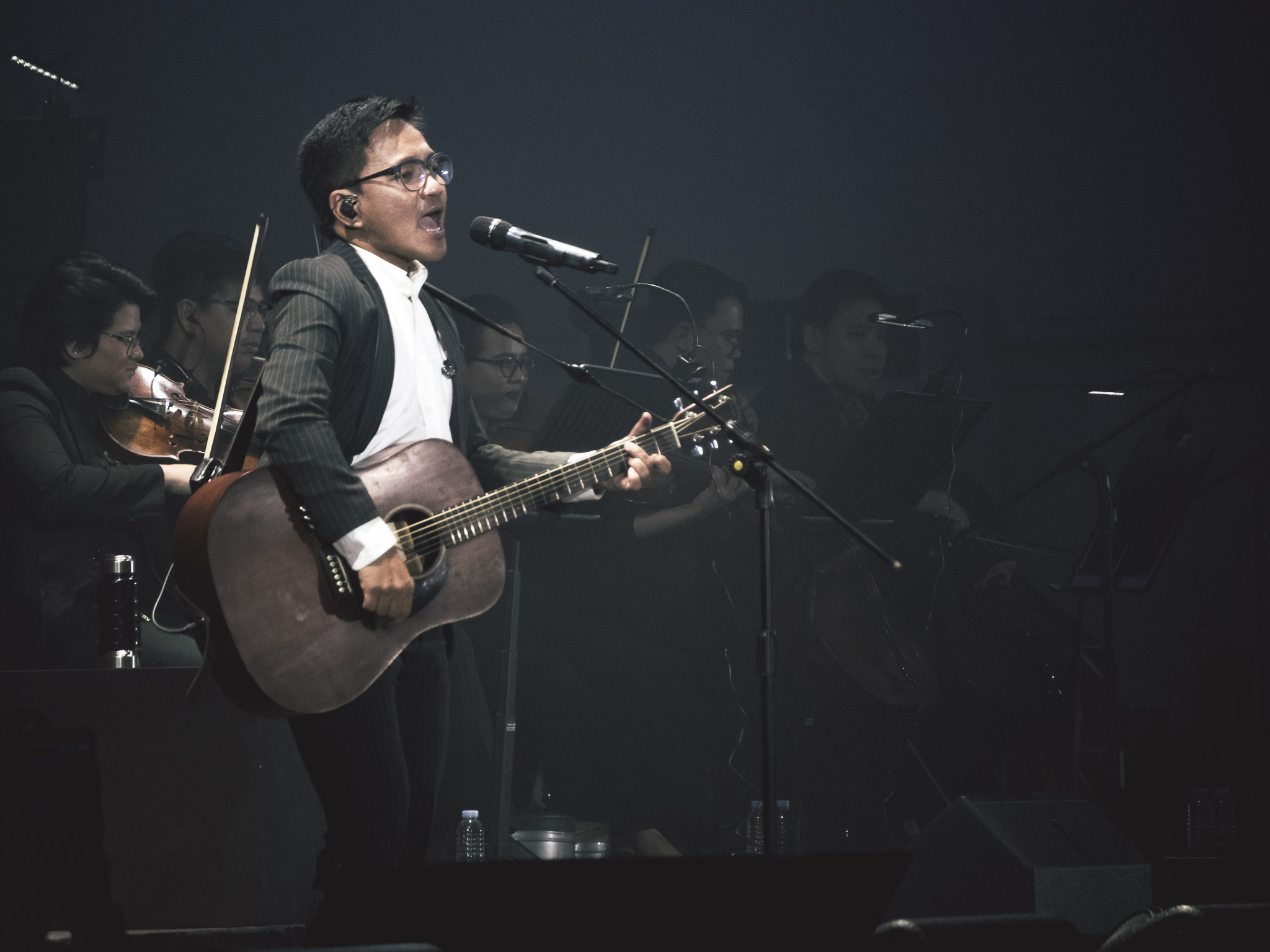 EBE DANCEL. The singer-songwriter is performing along with several other musicians to raise funds for urban poor communities affected by the coronavirus pandemic. File photo by Paul Fernandez/Rappler 