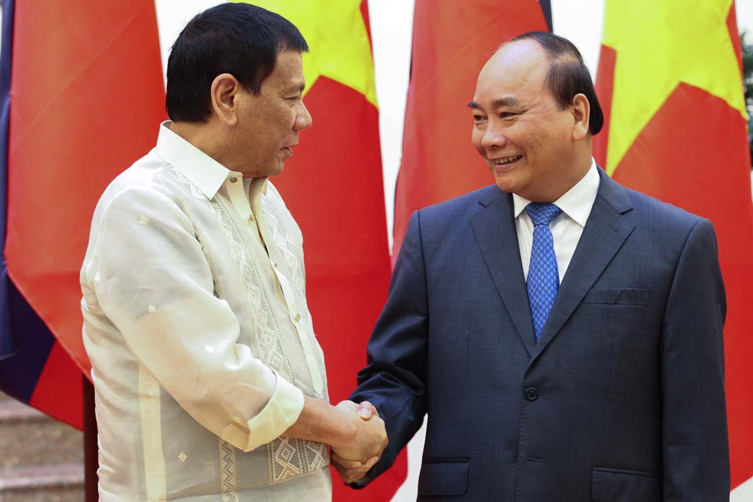 VIETNAM PM. President Rodrigo Duterte is welcomed by Vietnamese Prime Minister Nguyen Xuan Phuc during a courtesy call in September 2016. Malacañang file photo 