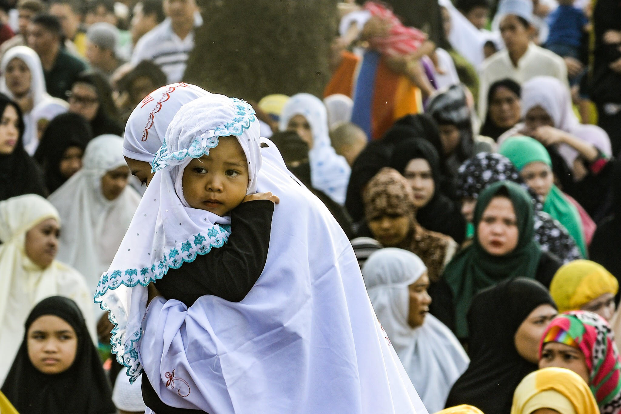 EID'L ADHA. Muslims, young and old, gather at the Blue Mosque in Taguig for the Eid'l Adha on August 21, 2018. Photo by Maria Tan/Rappler    