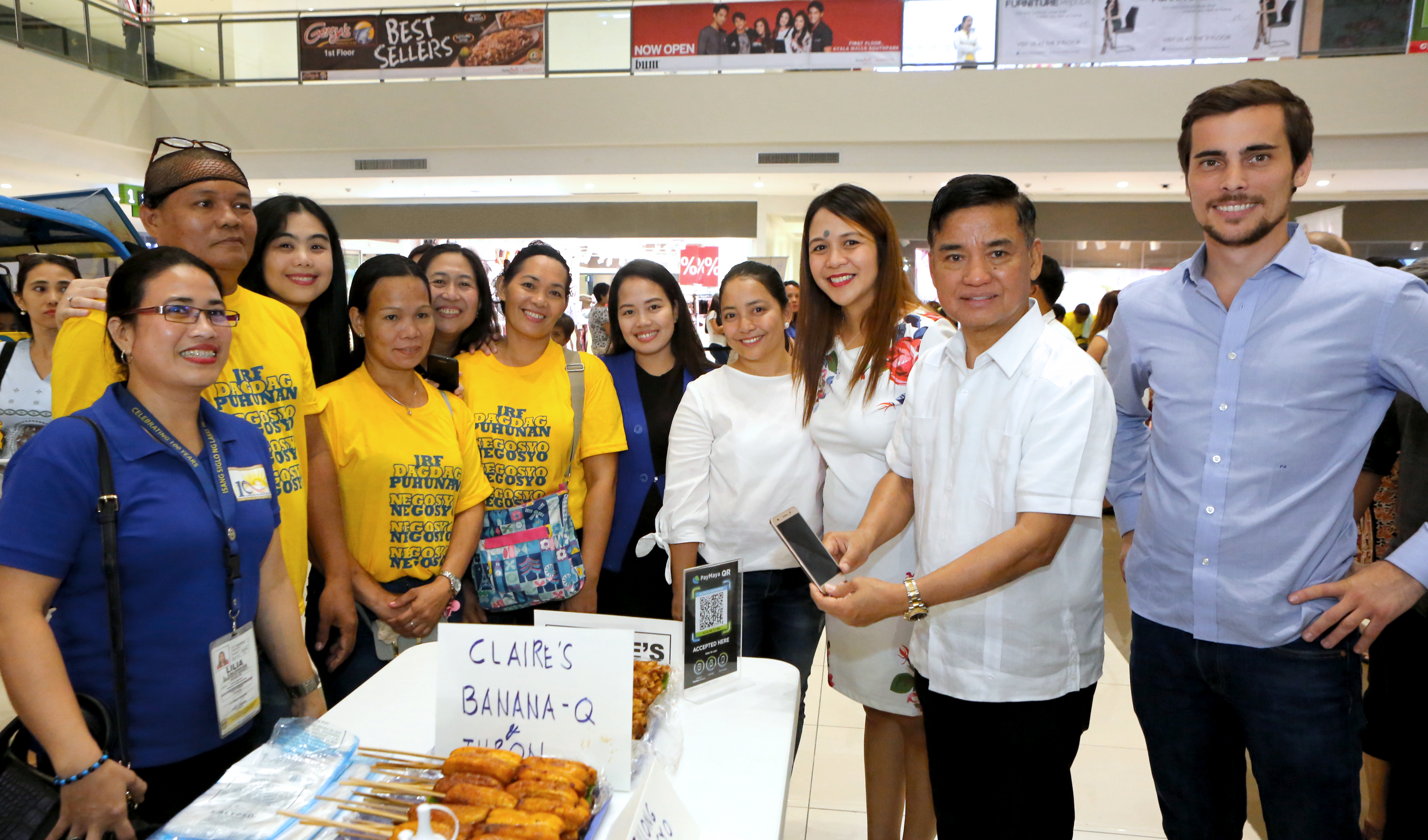 At least 5,000 small businesses and merchants around Muntinlupa City will be enabled to accept PayMaya QR as a payment method as part of the expanded Muntinlupa Care Card (MCC) Plus program. Photo from PayMaya
 
