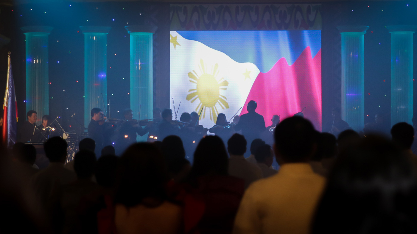 NIGHT OF MUSIC. The Philippine Philharmonic Orchestra and singer Dulce perform at the centennial dinner. Photo by Joseph Vidal/PRIB  
