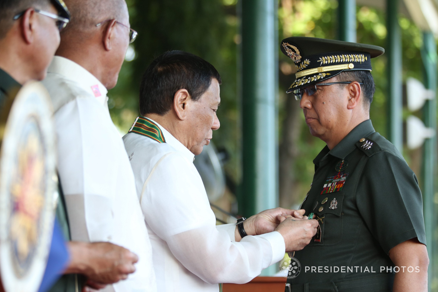 MEDAL. President Rodrigo Roa Duterte confers the Order of Lapu-Lapu Kamagi Medal on Western Mindanao Command Commander Lieutenant General Carlito Galvez. 