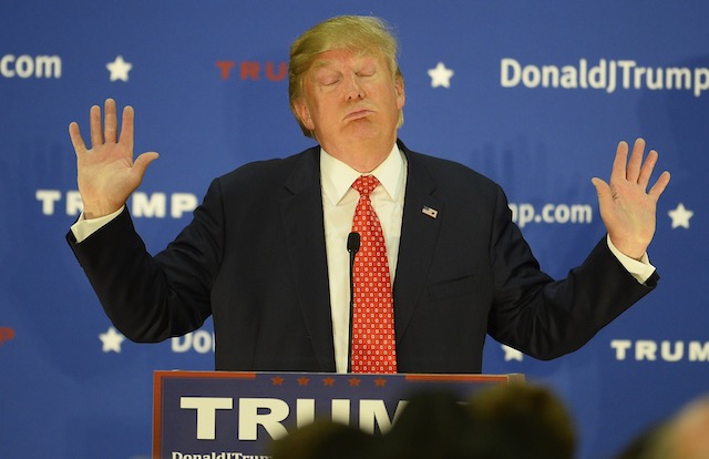 epa05082755 Republican Presidential hopeful Donald Trump during a rally in Nashua, New Hampshire, USA 28 December 2015. EPA/CJ GUNTHER 