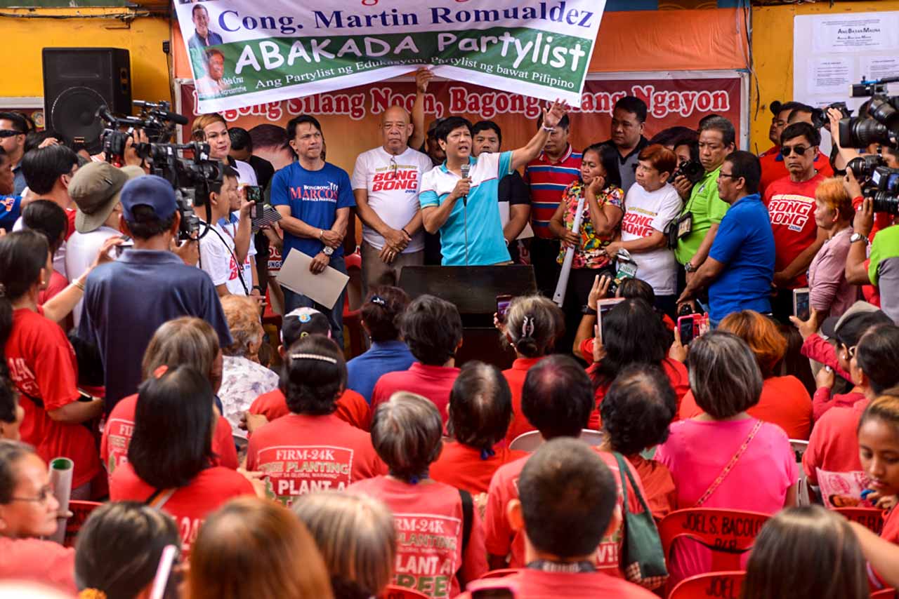 LITTLE ILOCOS. Vice Presidential candidate Ferdinand 'Bongbong' Marcos Jr talks to his supporters in Bagong Silang, a resettlement site created by his parents in North Caloocan on February 17, 2016. Photo by Jasmin Dulay/Rappler 