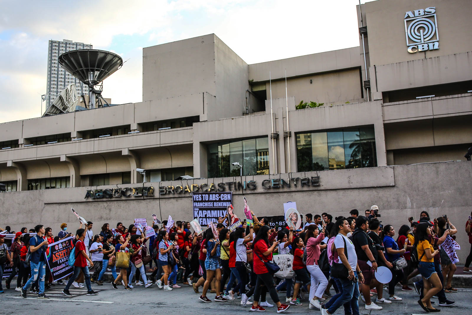 SUPPORT. Fans march along Mother Ignacia and Sgt Esguerra Streets in Quezon City.  