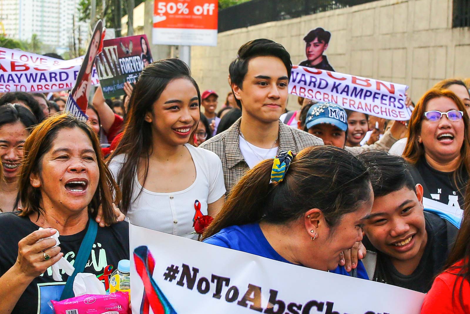 PRAYER RALLY. Maymay Entrata and Edward Barber join fans who marched along Mother Ignacia and Sgt Esguerra Streets in Quezon City during the Kapanilya Fandom to support ABS CBN and the renewal of its broadcasting franchise.  All photos by Jire Carreon/Rappler 