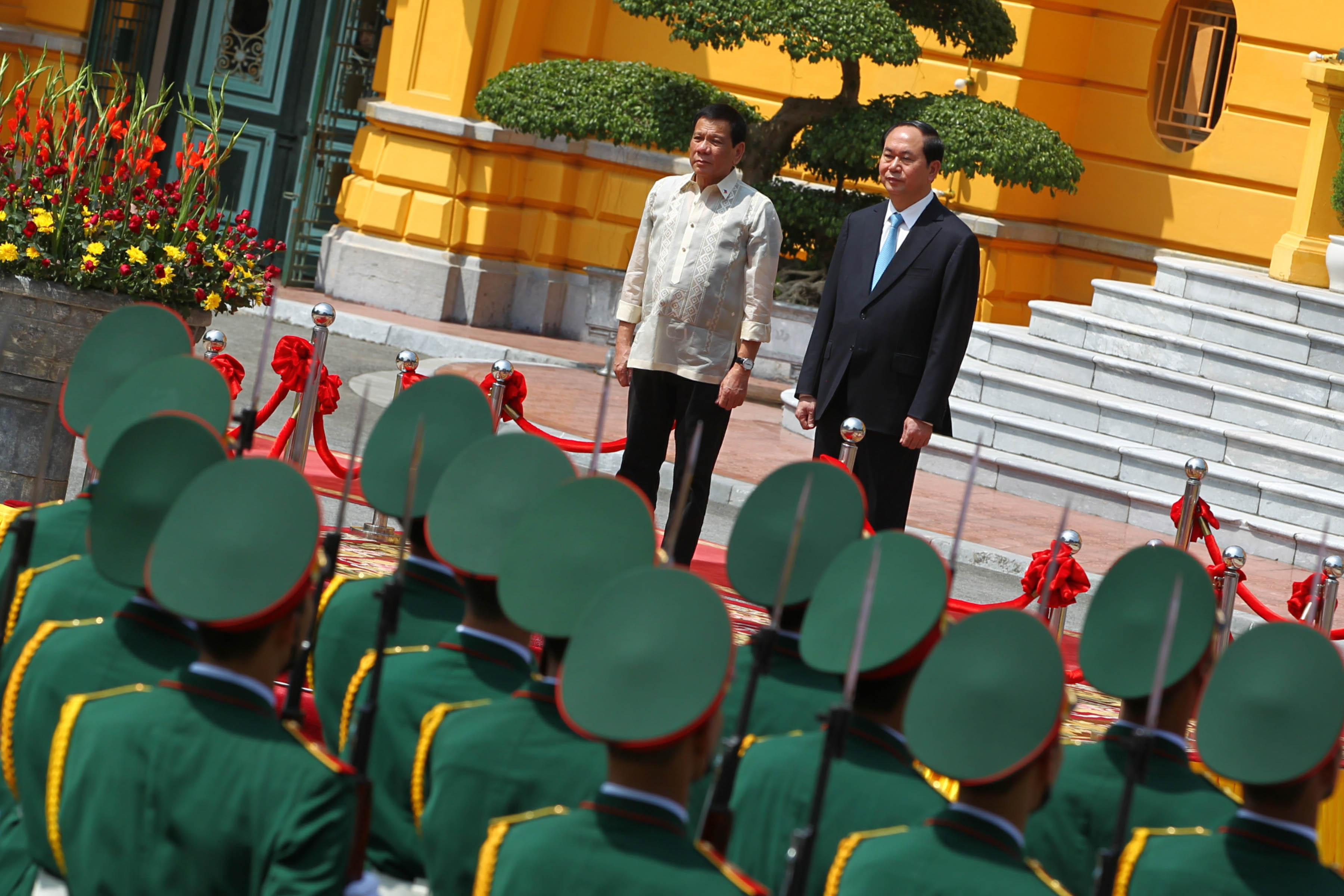 ENHANCED COOPERATION. President Rodrigo Duterte and Vietnamese President Tran Dai Quang stand on the dais during a ceremony at the State Palace in Hanoi on September 29, 2016. Photo by ACE MORANDANTE/ Presidential Photo 