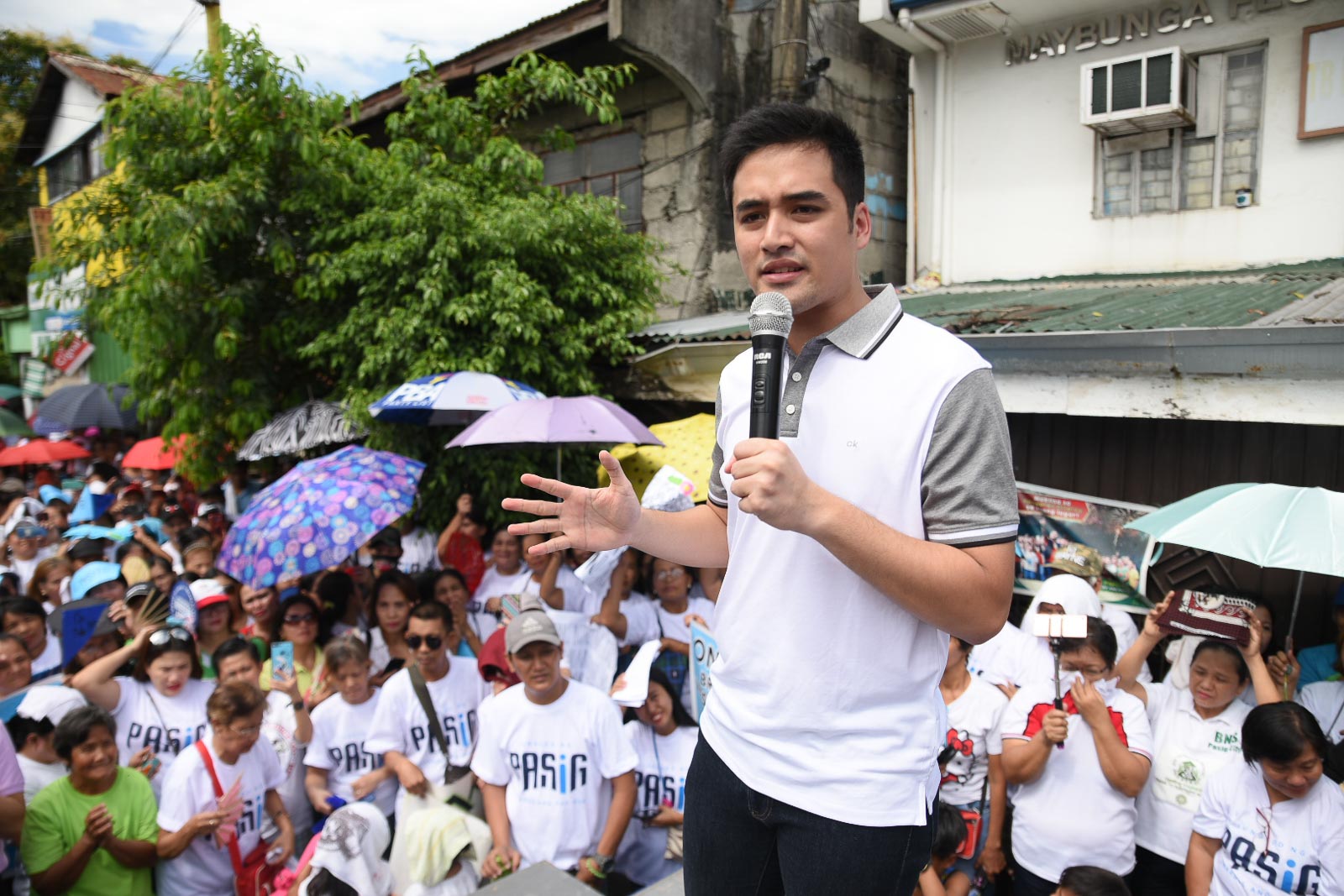 VICO SOTTO. The Pasig City mayor addresses housing sites for residents on October 8, 2019. File photo by Lisa Marie David/Rappler 