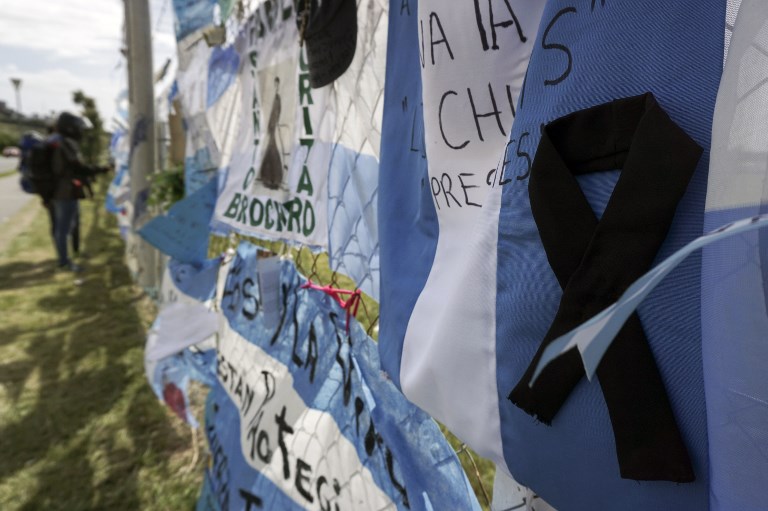 FOUND. The Argentine submarine ARA San Juan is found in the Atlantic Ocean a year after it went missing. File photo shows a black ribbon next to supportive messages for the 44 crew members the vessel outside Argentina's Navy base in Mar del Plata. Photo by Eitan Abramovich/AFP Photo 