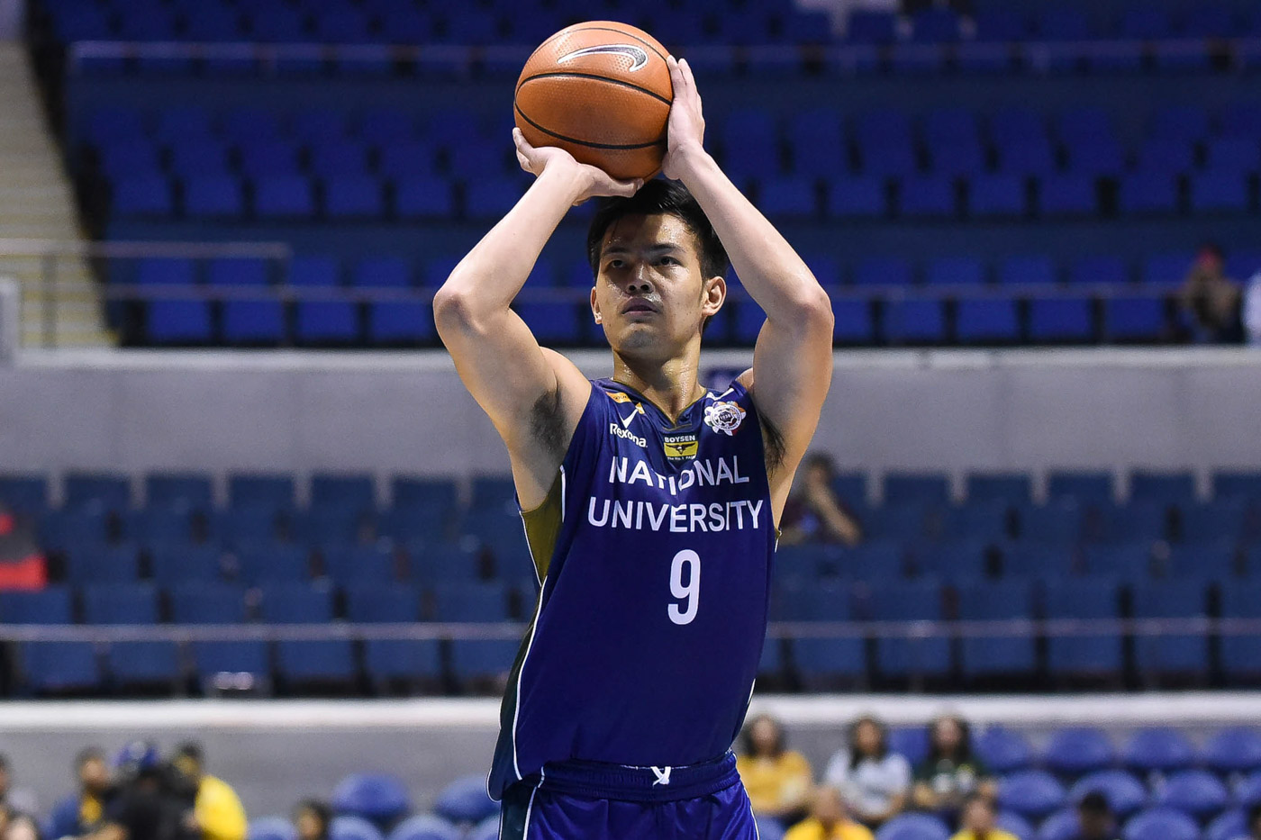 FINE FORM. John Lloyd Clemente shoots the lights out with a 38-point career game. Photo by Joaquin Flores/ Rappler  