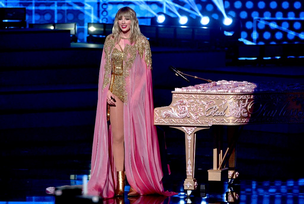 HIGHEST EARNING. Taylor Swift performs onstage at the 2019 American Music Awards in Los Angeles in November 2019. The pop star recently topped Forbes' list of highest-earning musicians in 2019. Photo by Kevin Winter/Getty Images for dcp/AFP 