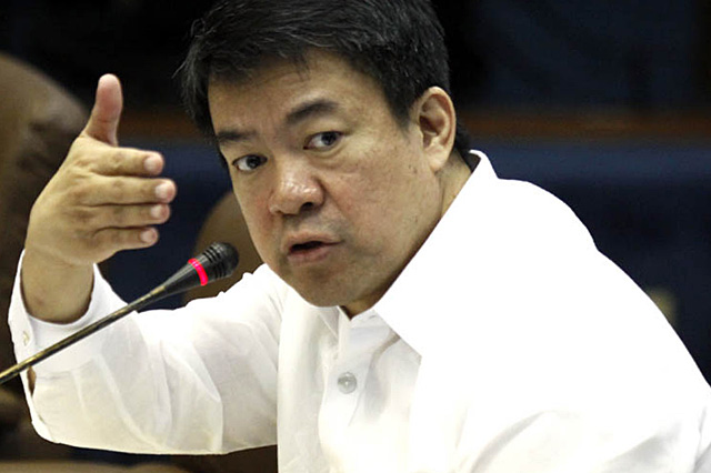 EARLY BIDDING. Senate President Aquilino Pimentel III questions the Department of Public Works and Highways for bidding out projects even without approved budget allocation. File photo by Romeo Bugante/Senate PRIB   