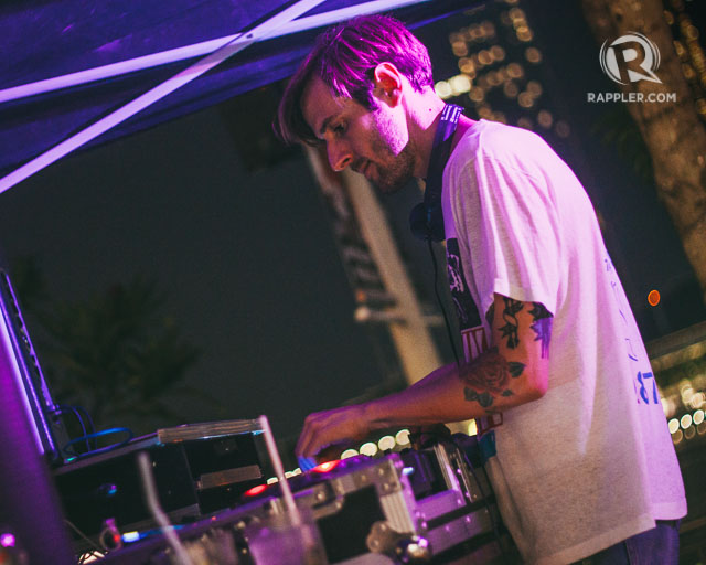 SINGAPORE AFTER DARK. Many clubs, riverside/boardwalk pubs, and rooftop bars dot the city. Some of them fly in foreign acts to play a DJ or live set. This is Australian nü disco producer This Soft Machine playing at OverEasy (1 Fullerton Rd), a waterfront bar with a spectacular view of Marina Bay Sands.