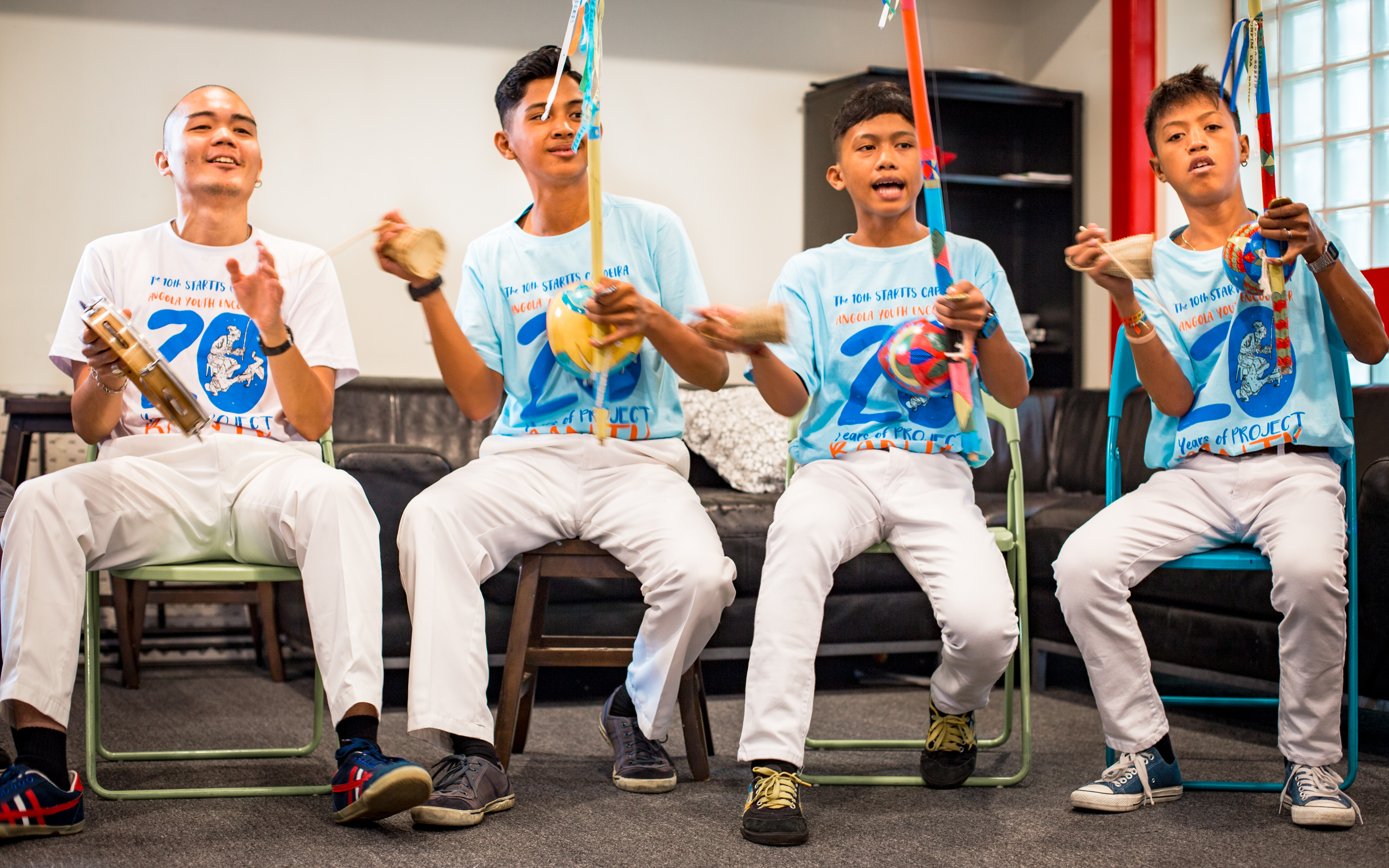 RYTHMN OF HOPE. Instructor Jaime Leandro Benedicto (left) and his students play music during class, including the use of the Berimba, a traditional capoeira instrument. 
Photo by VCTapia Photography
  