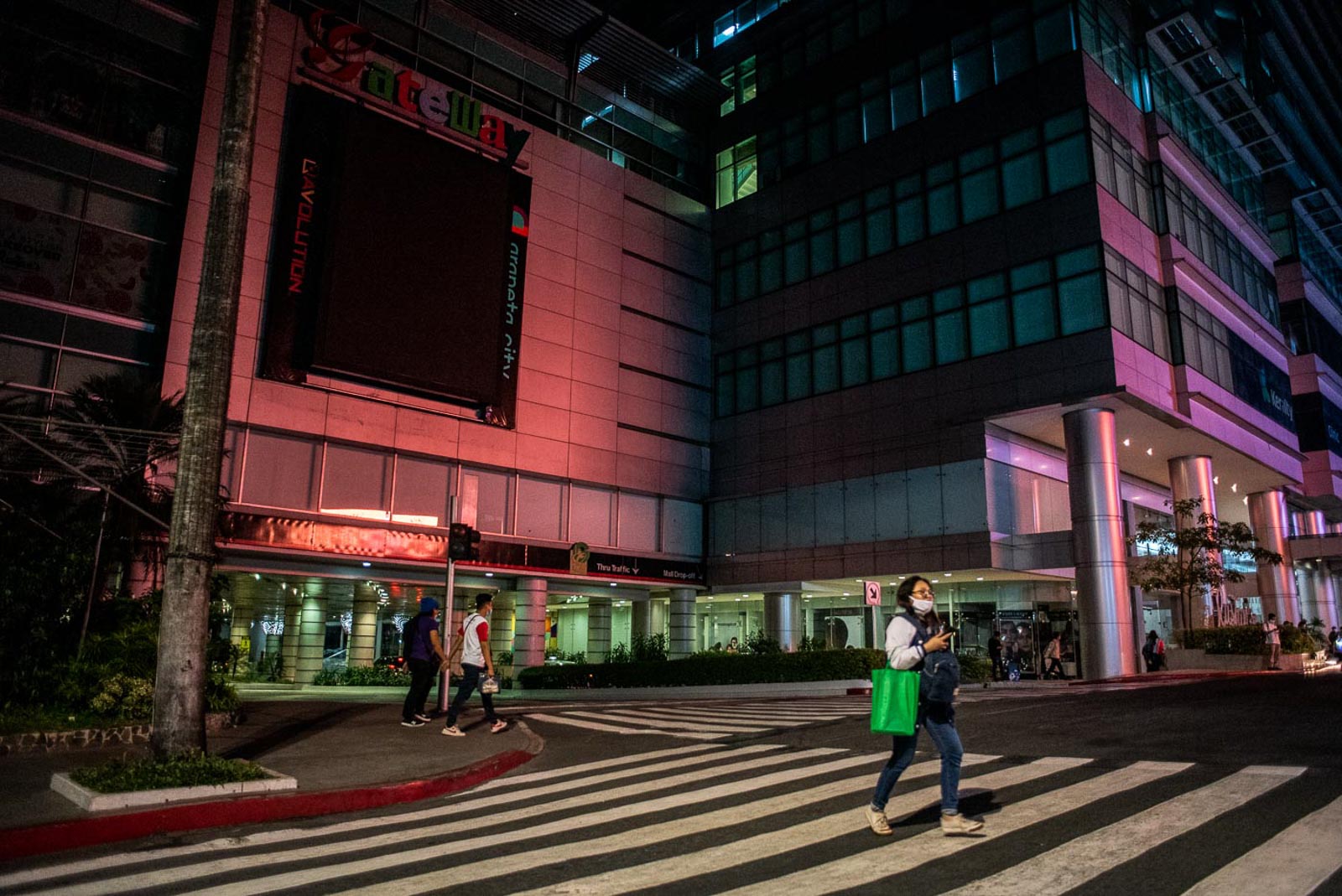 LOCKDOWN. A mall in Quezon City is lifeless amid lockdown measures. File photo by Lisa Marie David/Rappler  