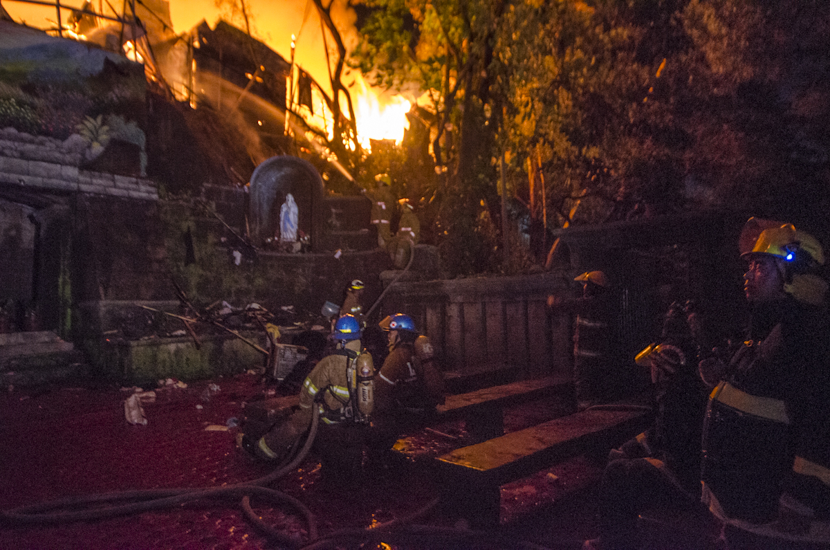 Massive Fire Hits Residential Area In Mandaluyong