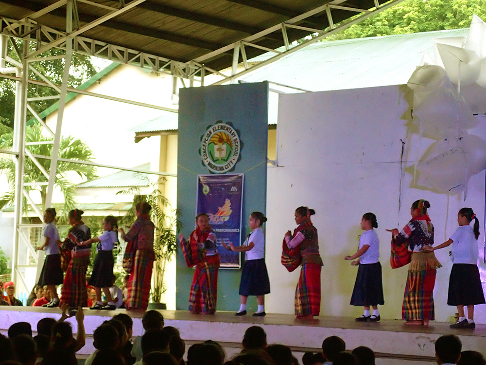 INTERACTIVE. The Blaan Sangir cluster asked students to join in their dance. 