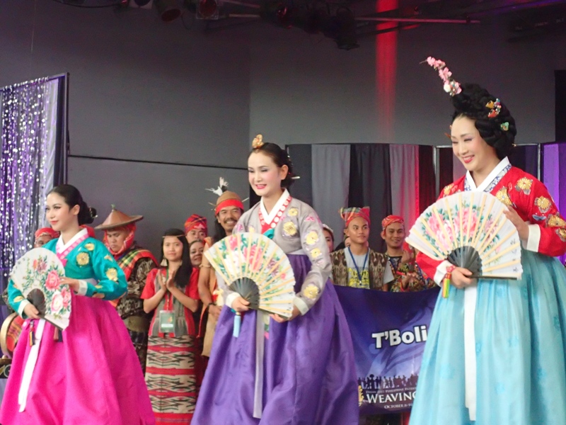 VIBRANT. Korean participants during the mini-parade onstage 