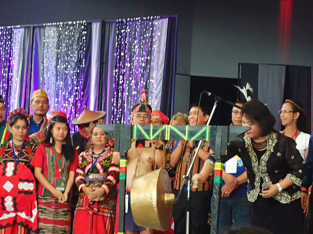 CEREMONIAL OPENING. The ringing of the ceremonial gong officially started the Dayaw Festival. 