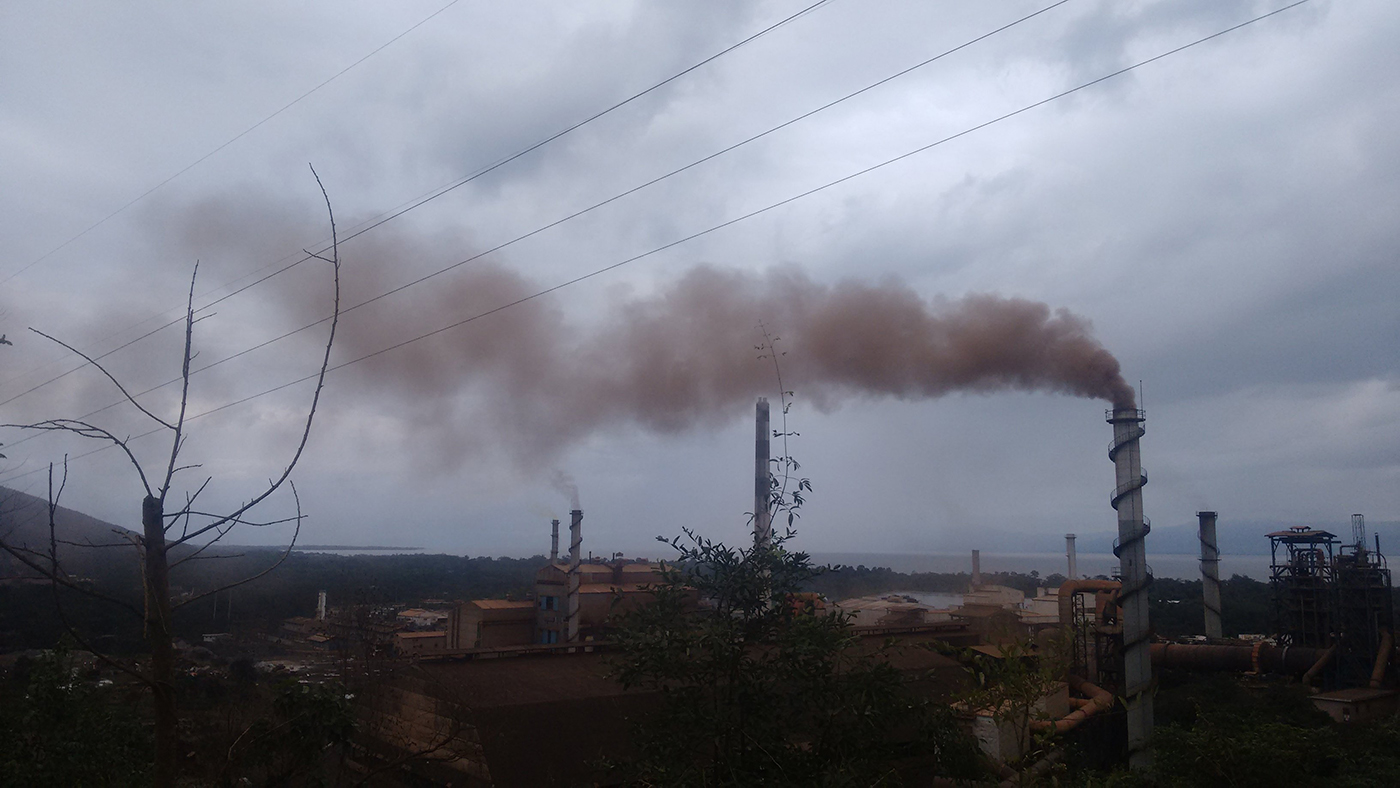 WHO'S RESPONSIBLE? Orange smoke coming out of the mine. Photo courtesy of Jerson Xitumul  