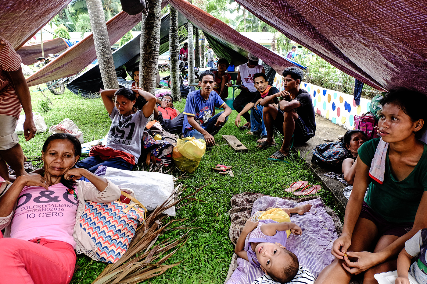 AFTERMATH. Residents displaced by a series of strong earthquakes that struck the province of Cotabato stay in temporary shelters. Photo by Bobby Lagsa/Rappler 