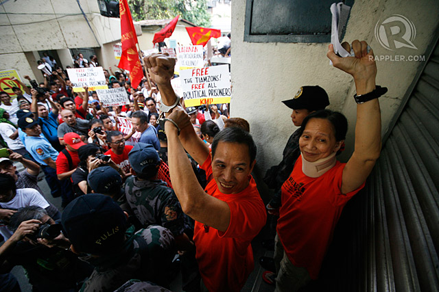 CLENCHED FIST. The Tiamzon couple salutes their supporters outside the Quezon City Hall of Justice. All photos by Ben Nabong/Rappler 