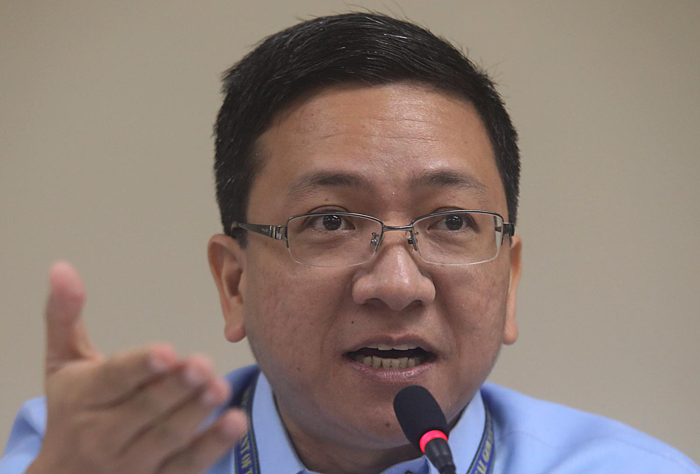 RESUMES REQUIRED. DILG Assistant Secretary Jonathan Malaya in a joint press conference with Comelec. File photo by Darren Langit/Rappler 