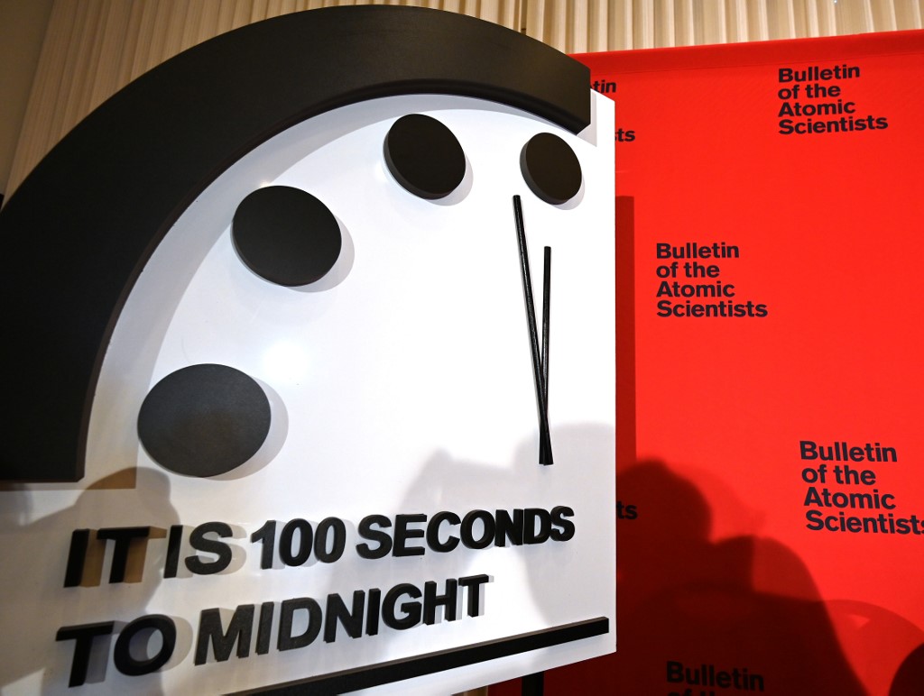 CLOSER. The Doomsday Clock reads 100 seconds to midnight, a decision made by The Bulletin of Atomic Scientists, during an announcement at the National Press Club in Washington, DC on January 23, 2020. Photo by Eva Hambach/AFP) 