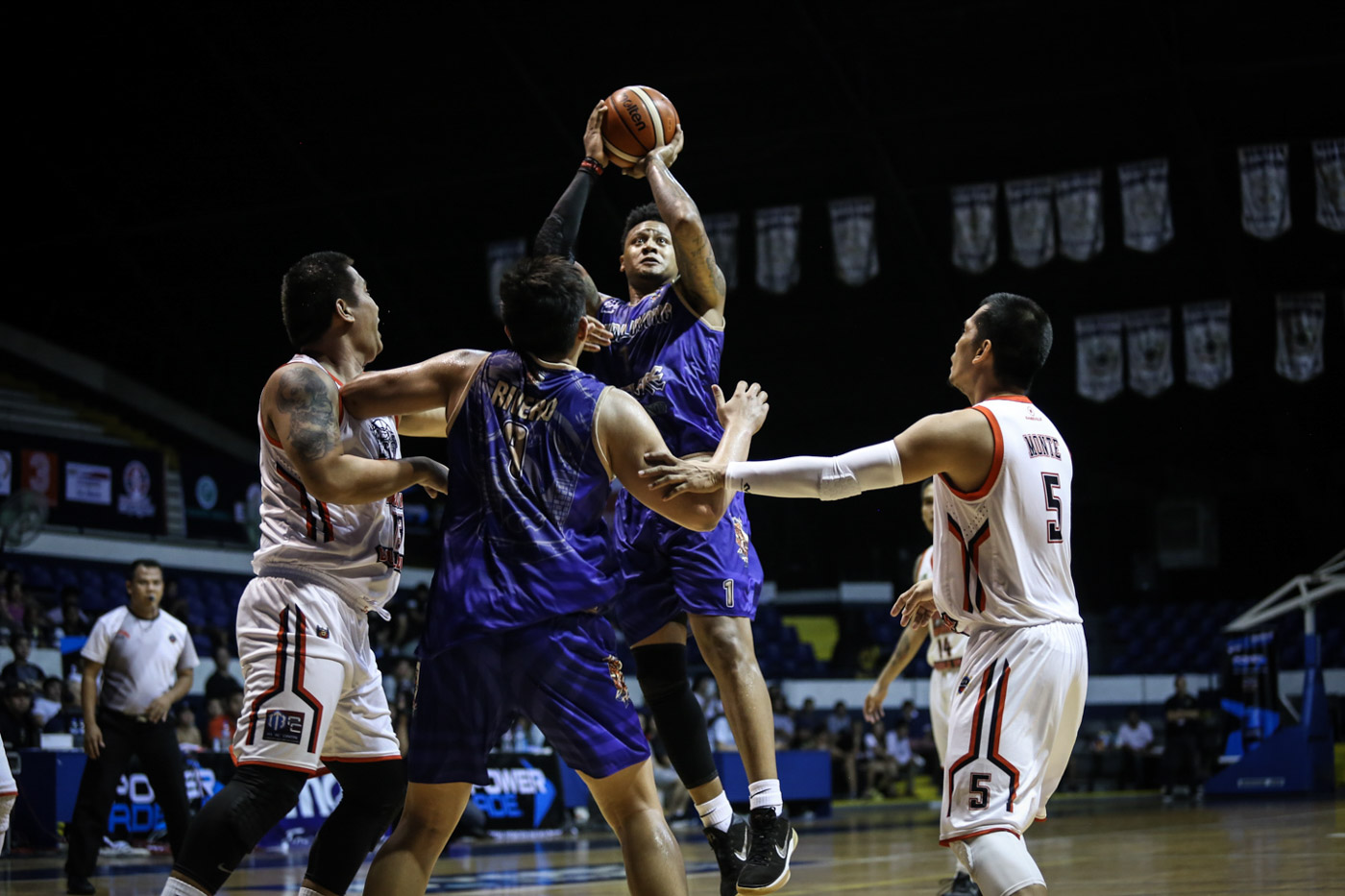ALL-AROUND. Mandaluyong's Ray Parks finishes 3 steals shy of a quadruple-double. Photo by Josh Albelda/Rappler  