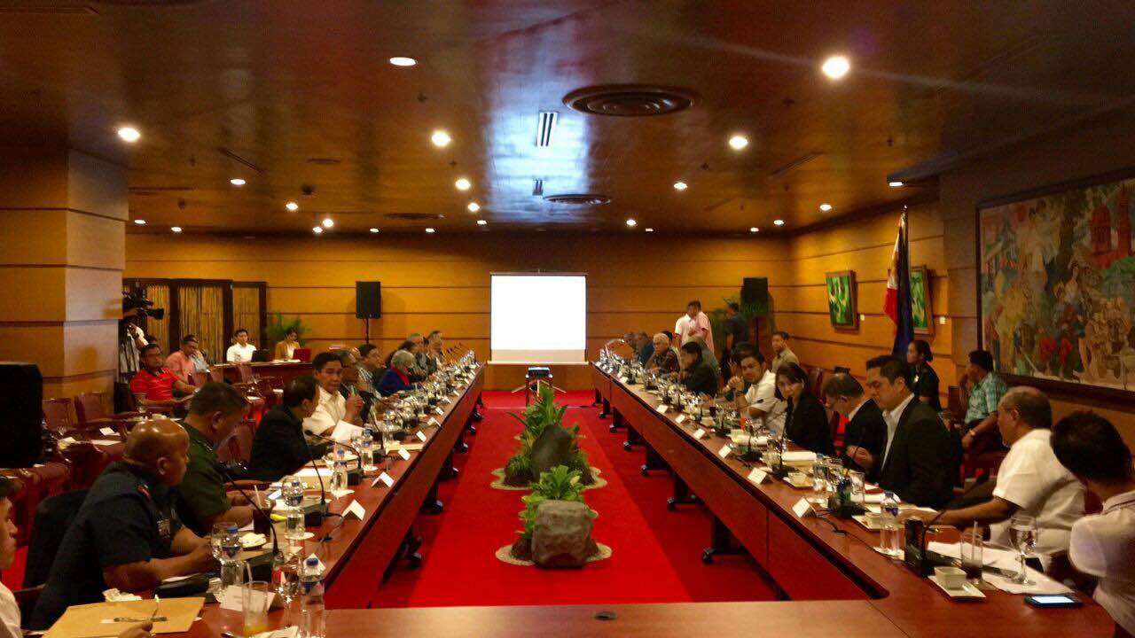 CABINET MEETING. Rodrigo Duterte meets his Cabinet appointees in PICC on June 15, 2016. Photos from RTVM 