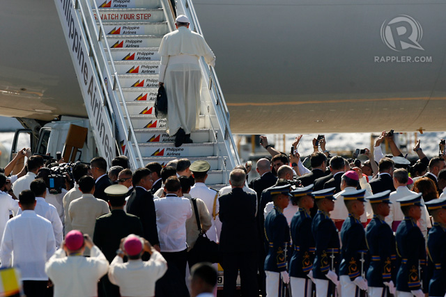 BON VOYAGE. Pope Francis boards a Philippine Airlines plane at the Villamor Airbase in Pasay City at the end of his 5-day apostolic visit to the country. Photo by Ben Nabong/Rappler