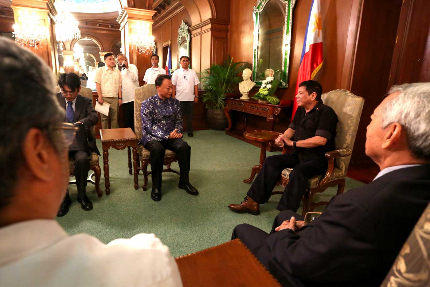 TALKING TO CHINA. President Rodrigo Duterte and Chinese Ambassador Zhao Jinhua meet in Malacañang Palace days before the release of the ruling on the West Philippine Sea. Photo from Presidential Photographers Division  