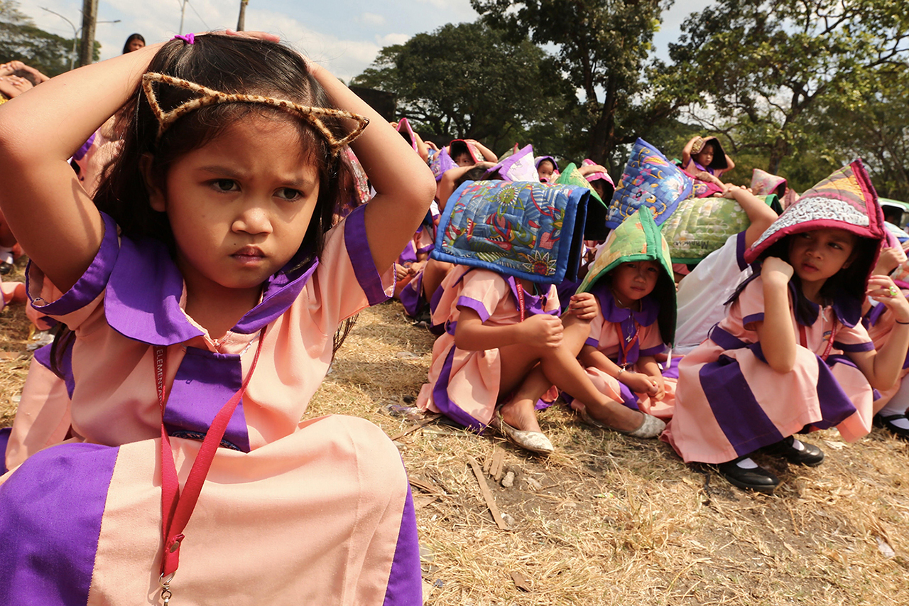 DISASTER READY. Kindergarten students from San Vicente Elementary School in UP Diliman in Quezon City participate in an earthquake drill on February 6, 2019. Photo by Jire Carreon/Rappler   