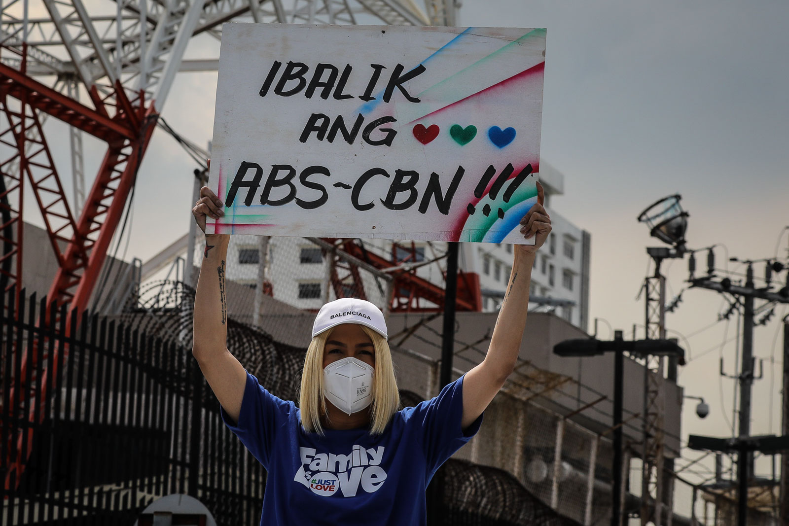 FRANCHISE. Vice Ganda joins the protest outside the ABS-CBN compound in Quezon City. Photo by Jire Carreon/Rappler 