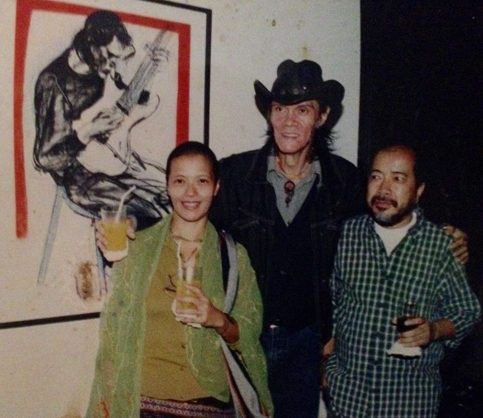Pepe Smith with artists Rebecca Padilla and Benjie Mallari. Photo from Benjie Mallari's collection  