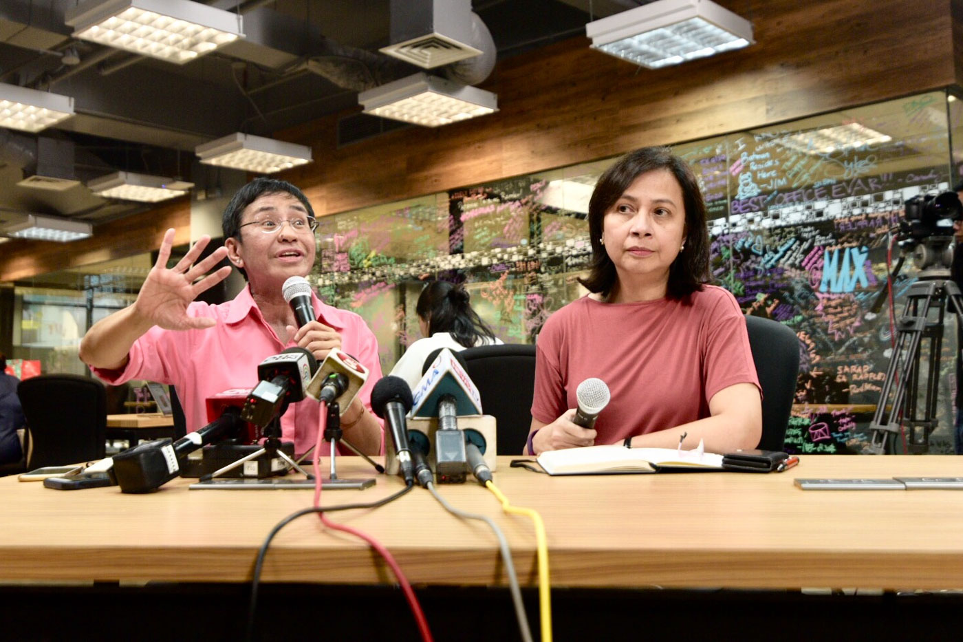 RAPPLER REGISTRATION. Rappler CEO Maria Ressa and acting managing editor Chay Hofileña hold a press conference in the Rappler newsroom on January 15, 2018. Photo by LeAnne Jazul/Rappler 