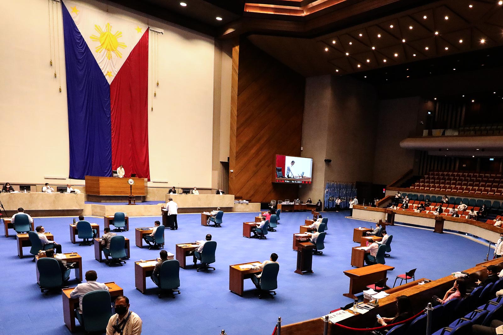 'NEW NORMAL'. Only 20 lawmakers are allowed to physically attend the special session on March 23, 2020, which was convened in the middle of the coronavirus crisis. File photo by Darren Langit/Rappler
 