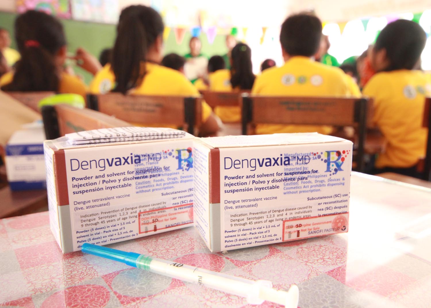 DENGVAXIA. The world's first anti-dengue vaccine is administered to Filipino grade-schoolers under the government's school-based dengue immunization program. File photo by Joel Liporada/Rappler 