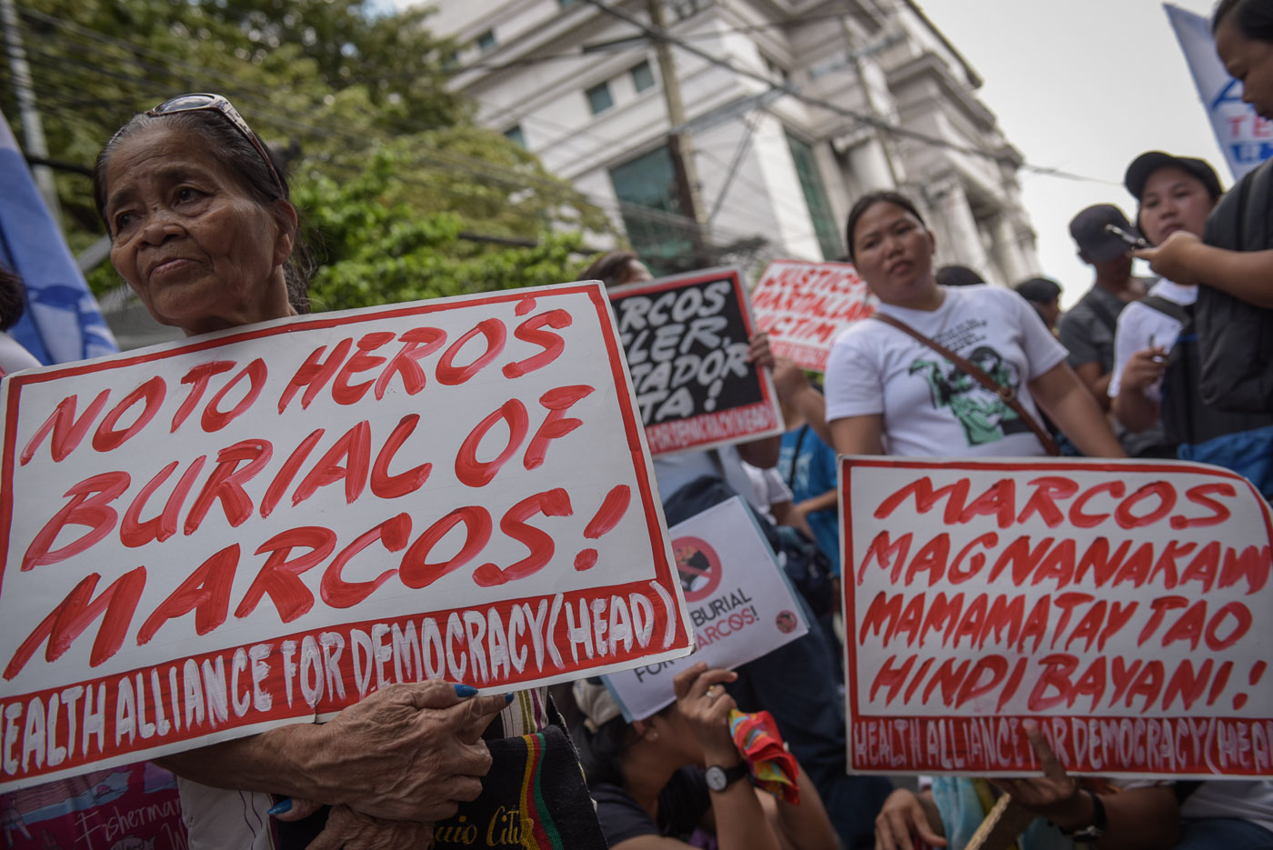 FIGHT CONTINUES. Despite the SC ruling, anti-Marcos groups plan to continue protesting against a hero's burial for the late strongman. Photo by LeAnne Jazul/Rappler    