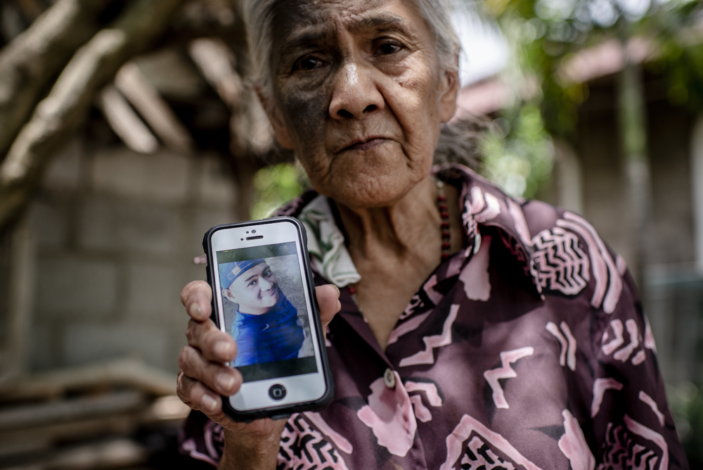 MY GRANDSON. Elena Matias holds a photo of her grandson Adell Milan, alleged suspect in the killing of Fr Richmond Nilo. Photo by Eloisa Lopez/Rappler
 