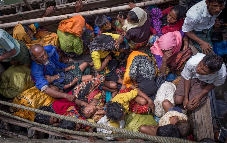 ROHINGYA. This photograph taken on September 12, 2017 shows Rohingya refugees arriving by boat at Shah Parir Dwip on the Bangladesh side of the Naf River after fleeing violence in Myanmar. Photo by Adib Chowdhury/AFP 