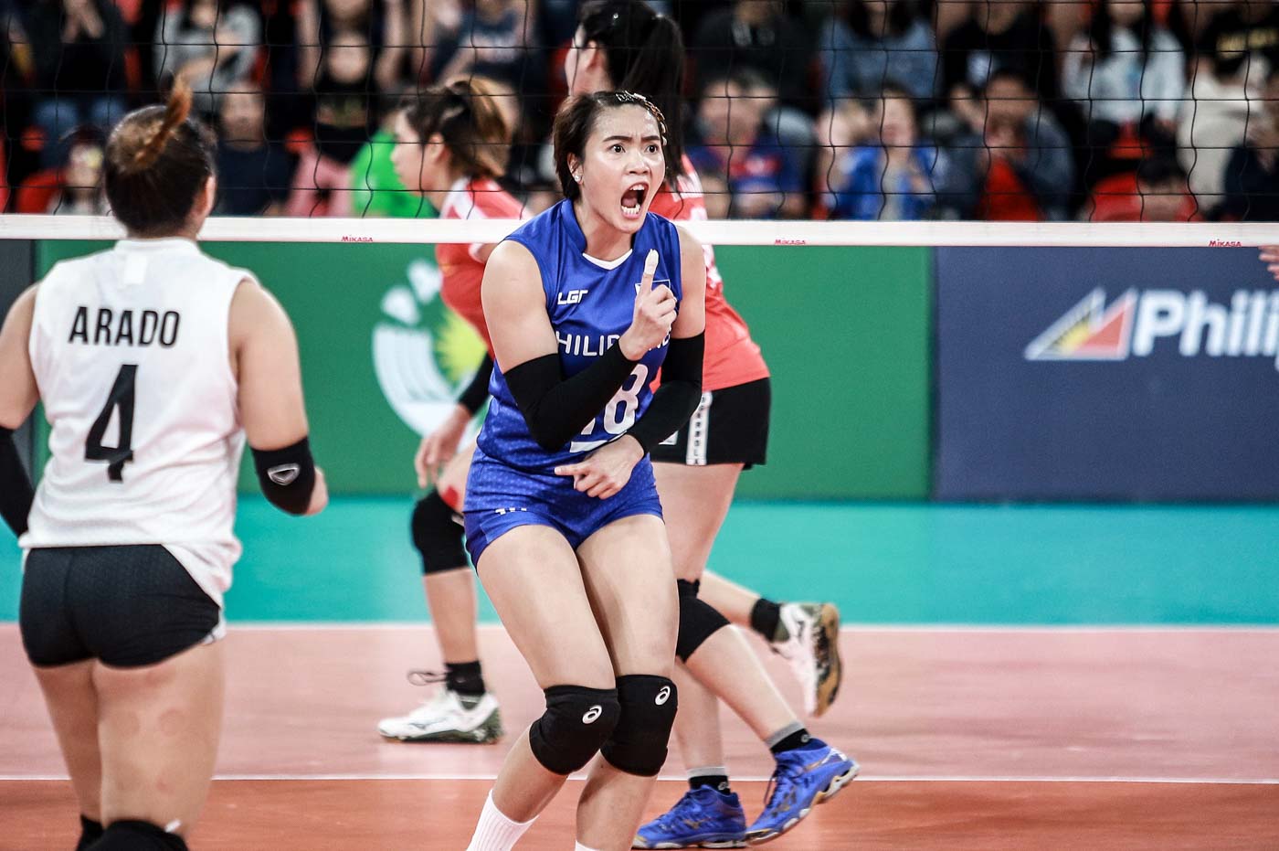 GALLANT FIGHT. Aby Maraño and the Philippine women's volleyball team give Vietnam a scare. Photo by Michael Gatpandan/Rappler  