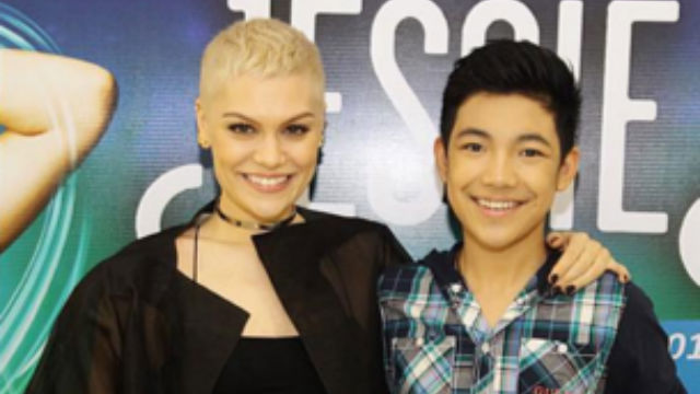 JESSIE J. The singer poses with 'The Voice Kids Philippines' contestant Darren Espanto before her December 10 Manila concert. Screengrab from Instagram/darrenespanto1 