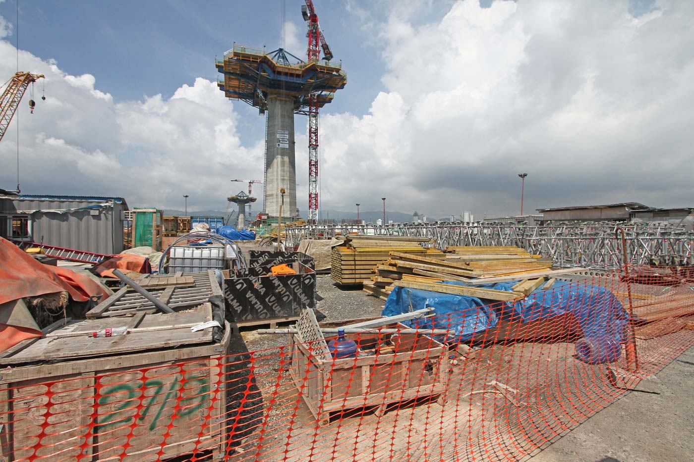 HALFWAY. Construction is in full swing at the Cebu Cordova Link Expressway. Photo by Gelo Litonjua/Rappler 