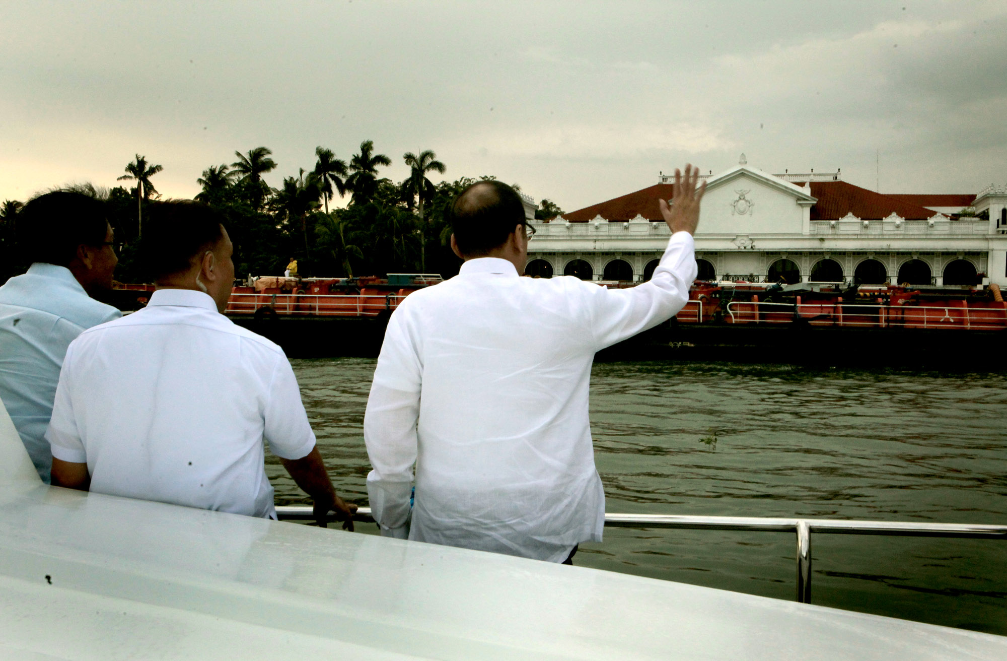 Crossing the Pasig River on board the presidential yacht, on July 29, 2010. Photo by Gil Nartea, Malacanang Photo Bureau  