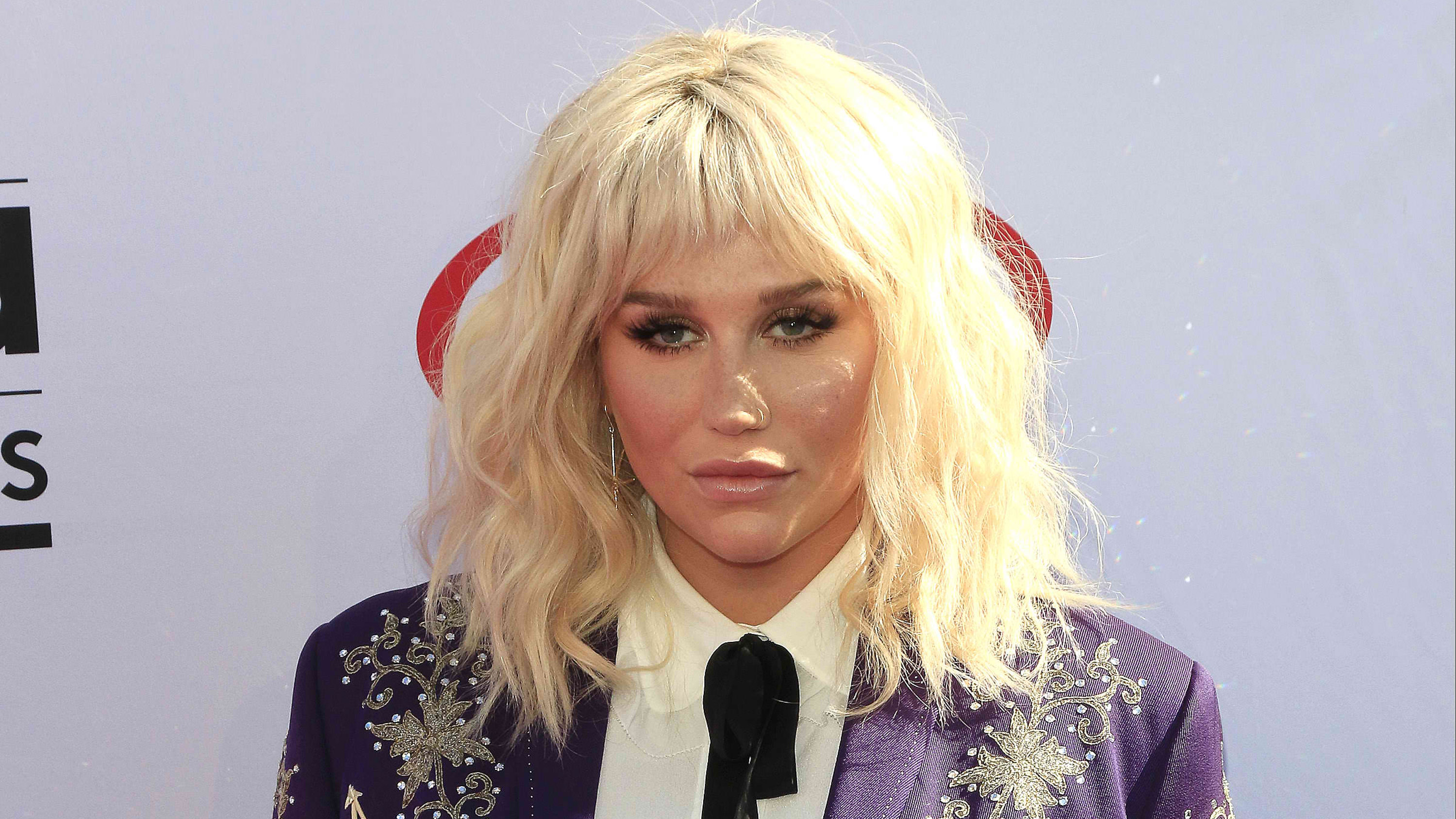Kesha drops California lawsuit against Dr Luke(00)