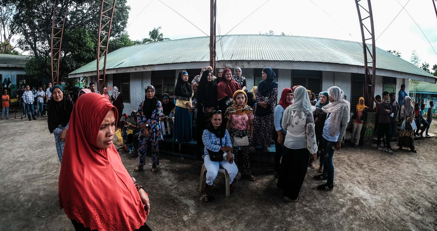 NEW CHANCE FOR PEACE. Residents of Sultan Kudarat, Maguindanao get ready to cast their votes in the Bangsamoro plebiscite held on January 21, 2019. Photo by Bobby Lagsa 