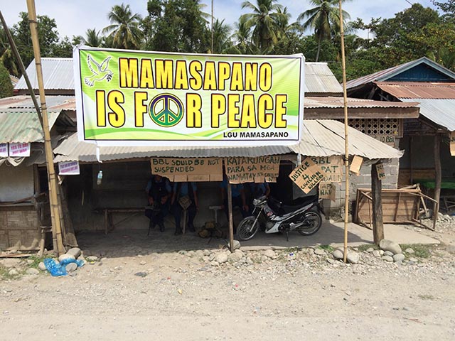 Banners in Mamasapano town call for peace. Rappler file photo 