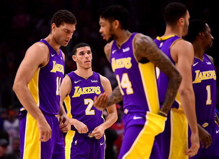 STRUGGLING. The Los Angeles Lakers have not reached the postseason since the 2012-2013 campaign. Photo by Harry How/Getty Images/AFP 